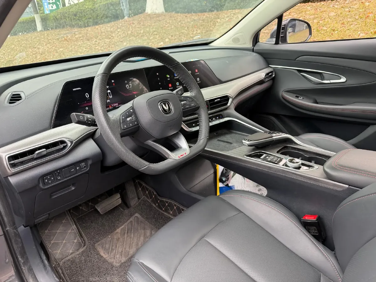 2021 ChangAn UNI-T 1.5T 180HP L4 7DCT,autocango,china used car exporter,china ev exporter,chinese used car exporter,chinese used ev exporter