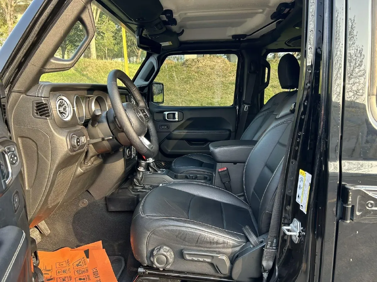 2018 Jeep Wrangler 2.0T 266HP L4 8AT,autocango,china used car exporter,china ev exporter,chinese used car exporter,chinese used ev exporter