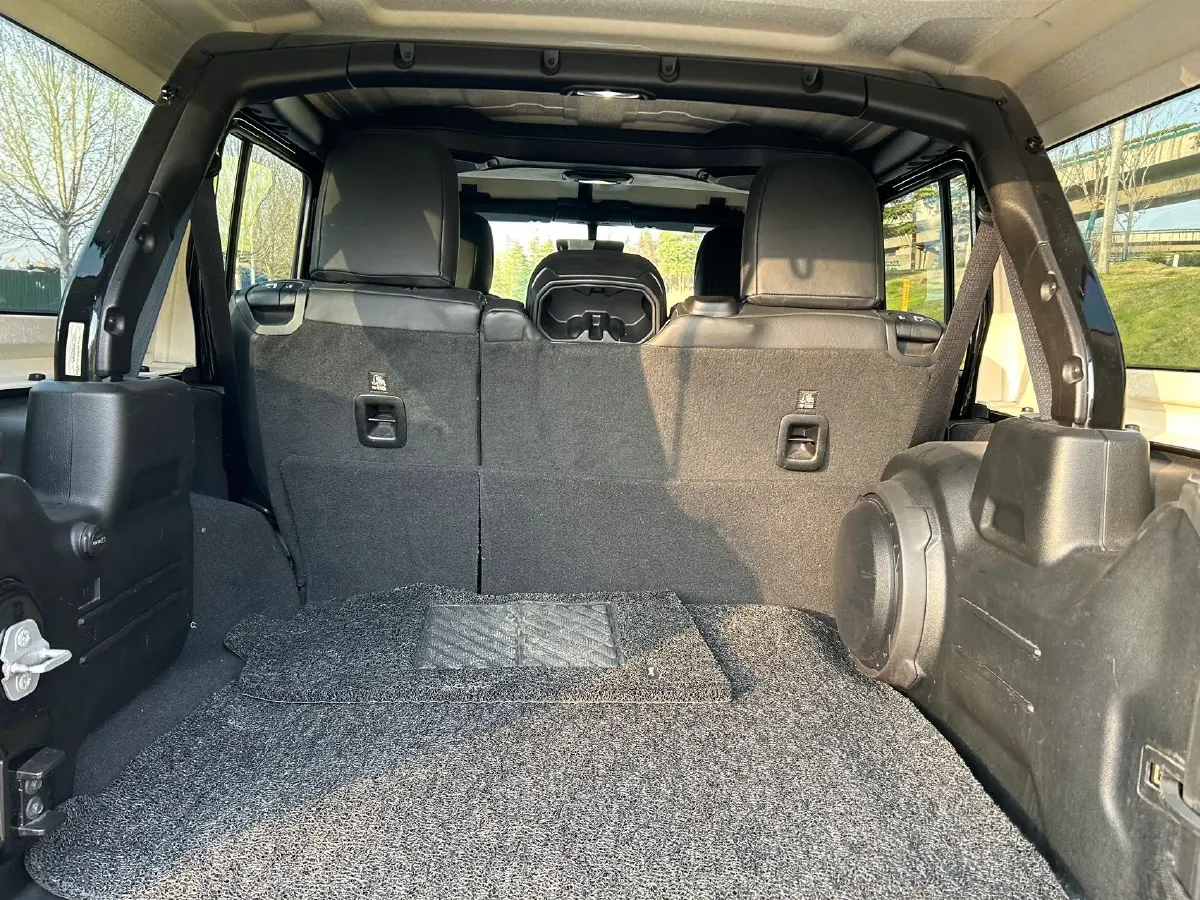 2018 Jeep Wrangler 2.0T 266HP L4 8AT,autocango,china used car exporter,china ev exporter,chinese used car exporter,chinese used ev exporter