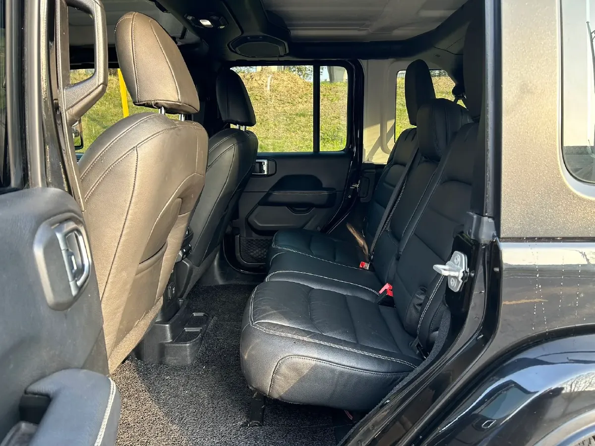 2018 Jeep Wrangler 2.0T 266HP L4 8AT,autocango,china used car exporter,china ev exporter,chinese used car exporter,chinese used ev exporter