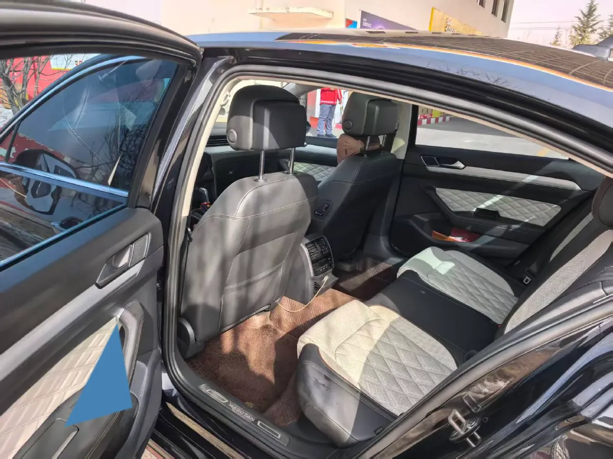 2023 Volkswagen Magotan 2.0T 186HP L4 7DCT,autocango,china used car exporter,china ev exporter,chinese used car exporter,chinese used ev exporter