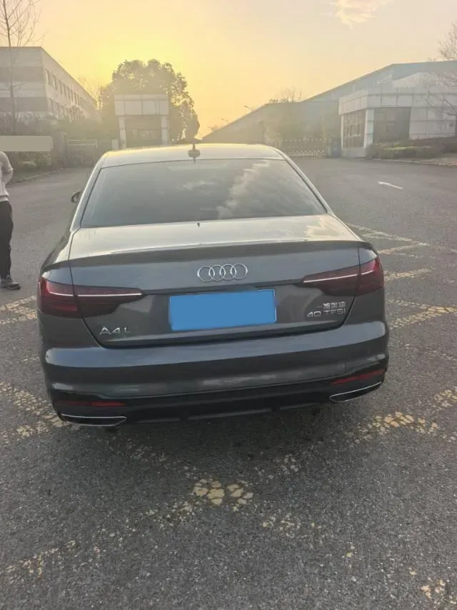 2022 Audi A4L 2.0T 190HP L4 7DCT,autocango,china used car exporter,china ev exporter,chinese used car exporter,chinese used ev exporter