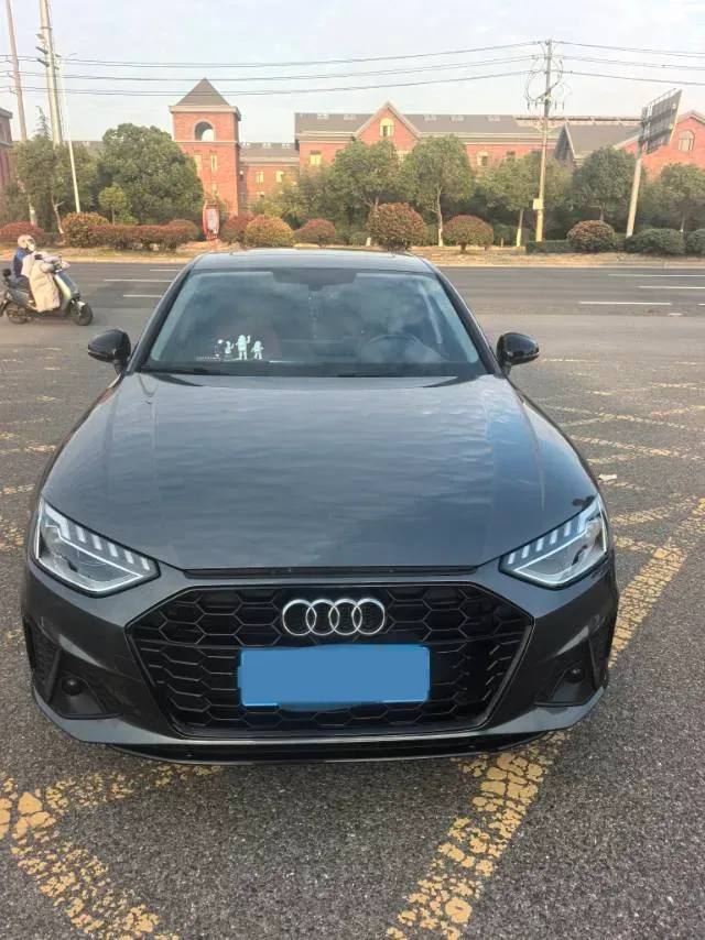 2022 Audi A4L 2.0T 190HP L4 7DCT,autocango,china used car exporter,china ev exporter,chinese used car exporter,chinese used ev exporter