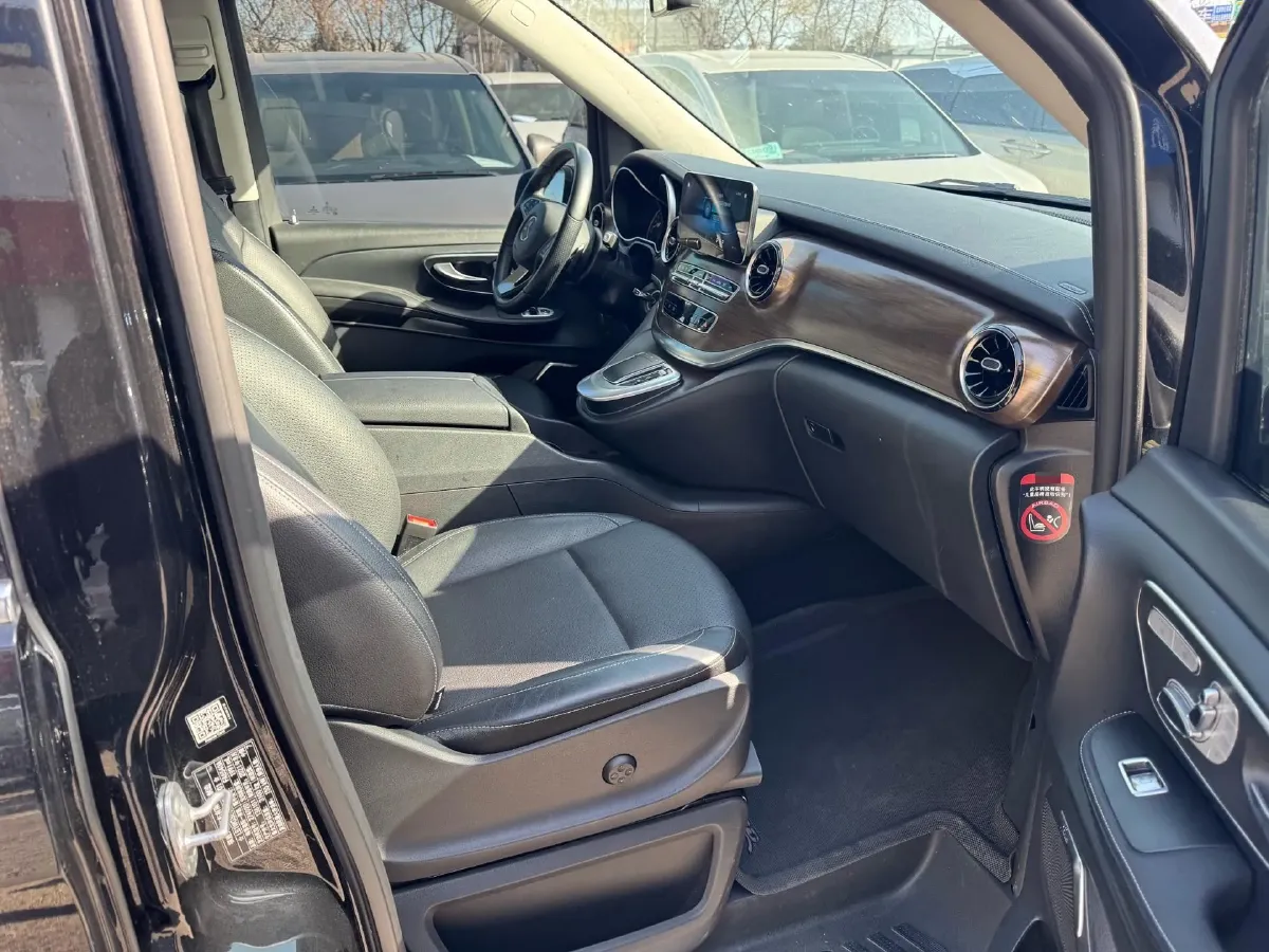 2020 Mercedes-Benz V Class 2.0T 211HP L4 9AT,autocango,china used car exporter,china ev exporter,chinese used car exporter,chinese used ev exporter