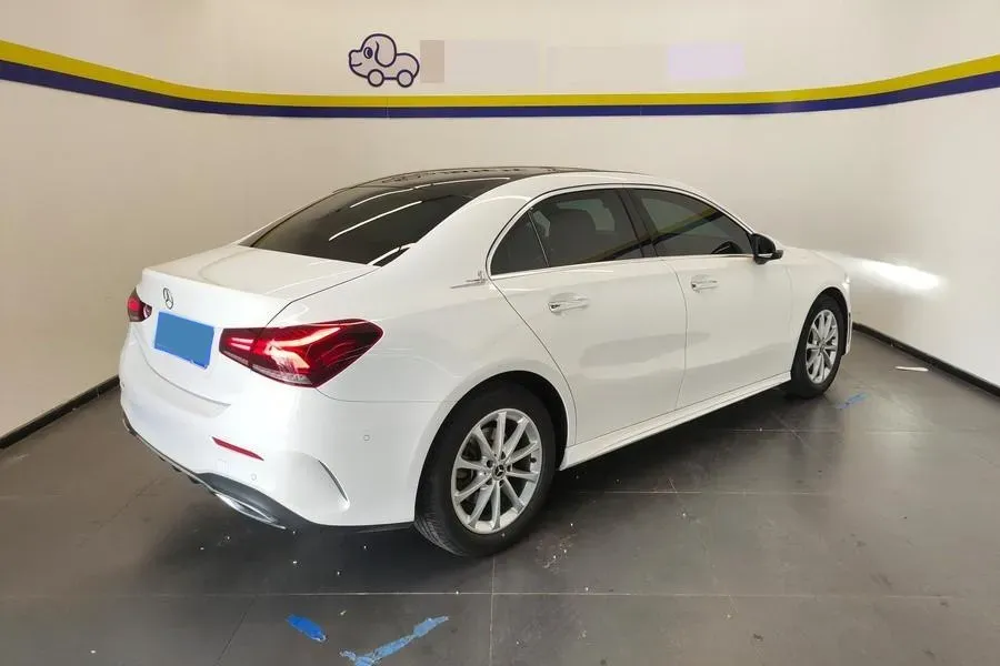 2022 Mercedes-Benz A Class 1.3T 163HP L4 7DCT,autocango,china used car exporter,china ev exporter,chinese used car exporter,chinese used ev exporter