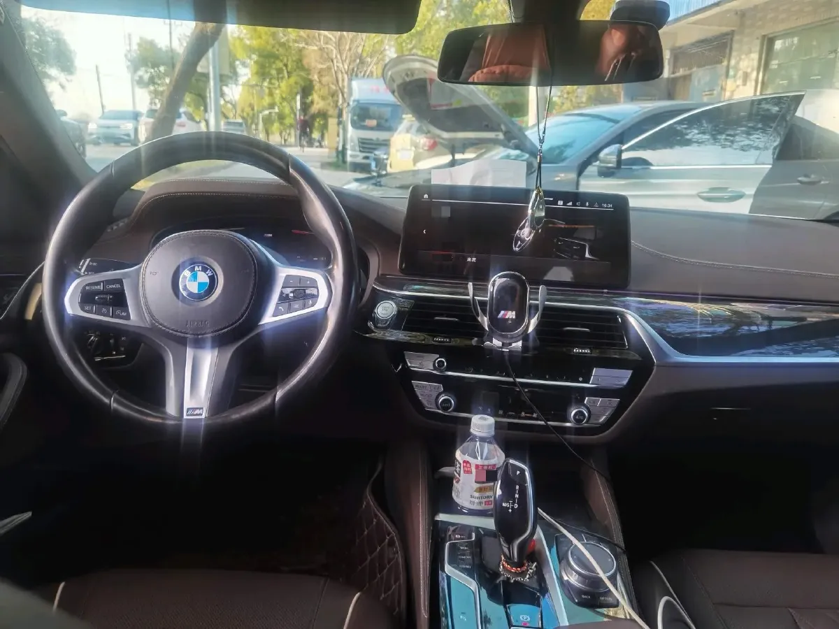 2021 BMW 5 Series 2.0T 184HP L4 8AT,autocango,china used car exporter,china ev exporter,chinese used car exporter,chinese used ev exporter