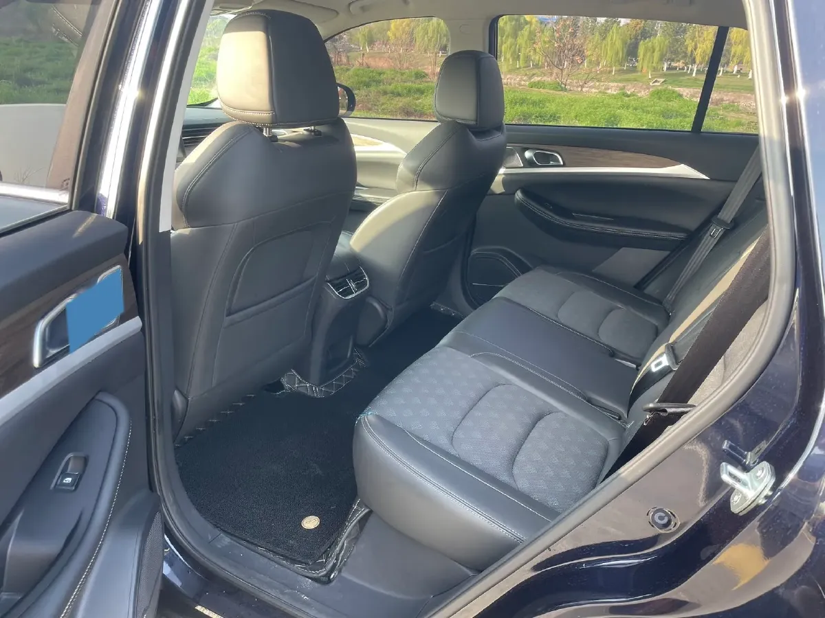 2022 Roewe RX5 MAX 2.0T 231HP L4 8AT,autocango,china used car exporter,china ev exporter,chinese used car exporter,chinese used ev exporter