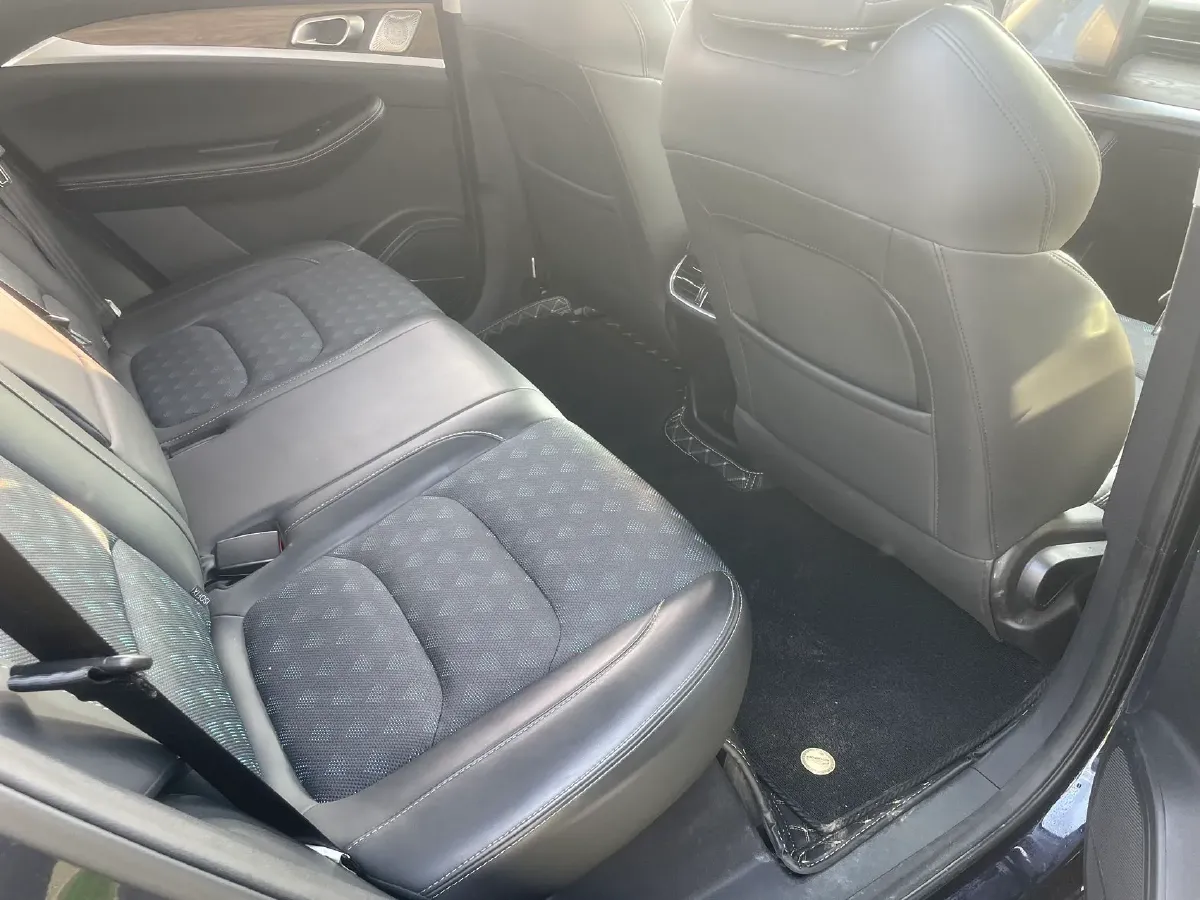 2022 Roewe RX5 MAX 2.0T 231HP L4 8AT,autocango,china used car exporter,china ev exporter,chinese used car exporter,chinese used ev exporter