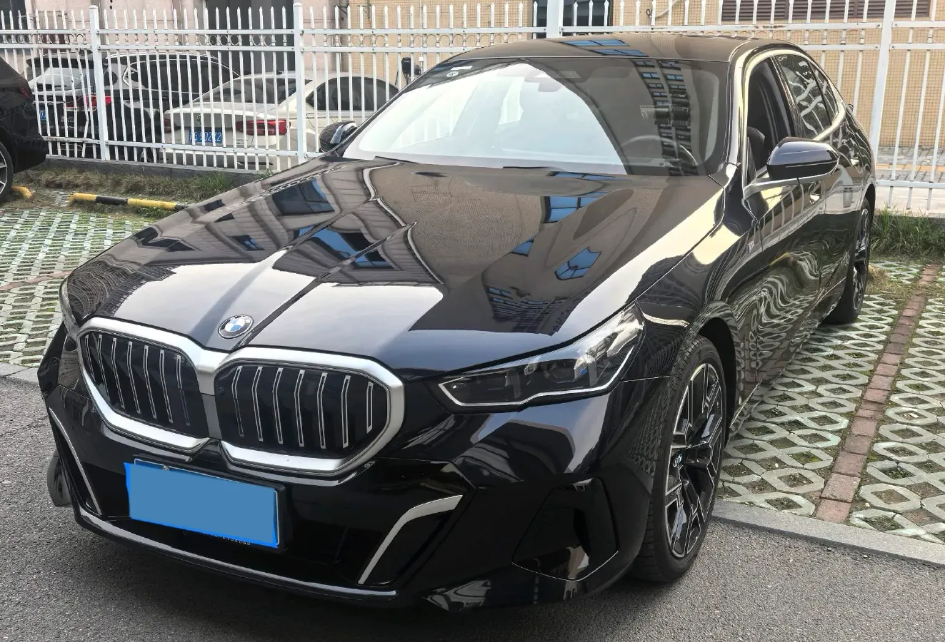 2025 BMW 5 Series 2.0T 258HP L4 8AT,autocango,china used car exporter,china ev exporter,chinese used car exporter,chinese used ev exporter