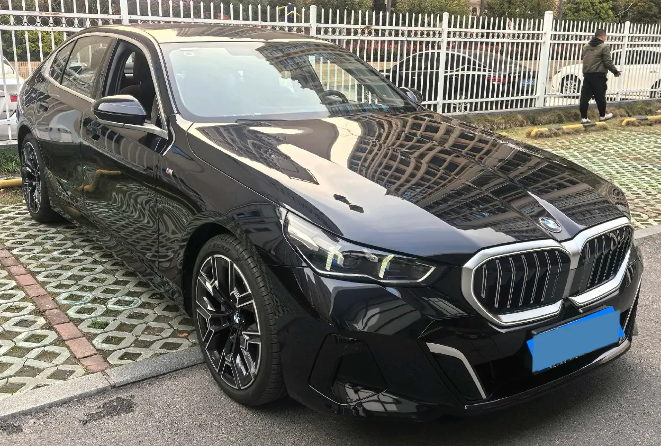 2025 BMW 5 Series 2.0T 258HP L4 8AT,autocango,china used car exporter,china ev exporter,chinese used car exporter,chinese used ev exporter