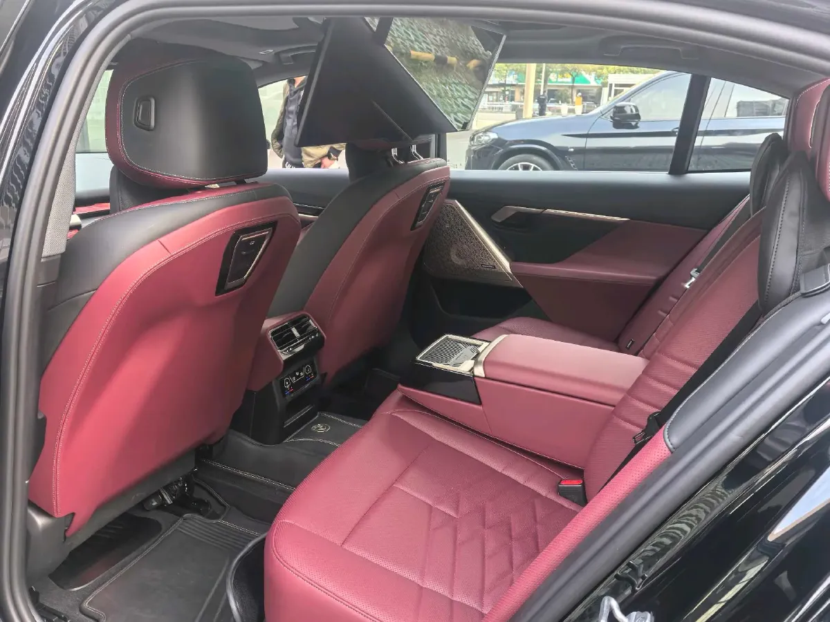 2025 BMW 5 Series 2.0T 258HP L4 8AT,autocango,china used car exporter,china ev exporter,chinese used car exporter,chinese used ev exporter