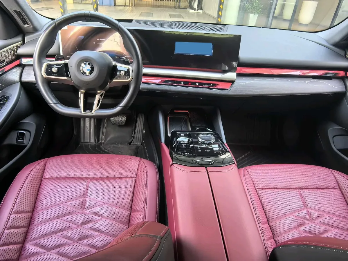 2025 BMW 5 Series 2.0T 258HP L4 8AT,autocango,china used car exporter,china ev exporter,chinese used car exporter,chinese used ev exporter