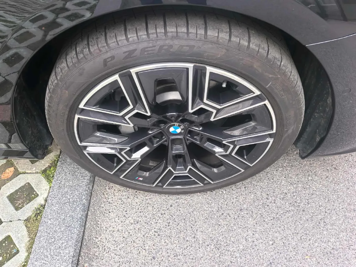 2025 BMW 5 Series 2.0T 258HP L4 8AT,autocango,china used car exporter,china ev exporter,chinese used car exporter,chinese used ev exporter