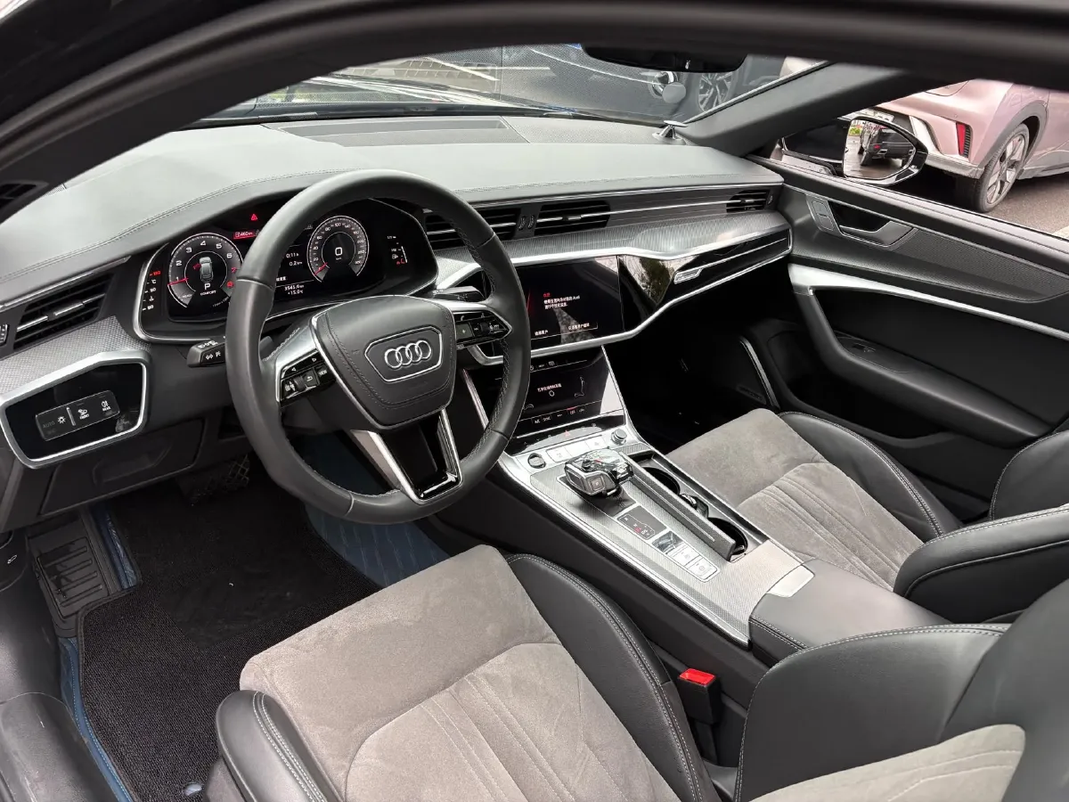 2023 Audi A6L 2.0T 245HP L4 7DCT,autocango,china used car exporter,china ev exporter,chinese used car exporter,chinese used ev exporter