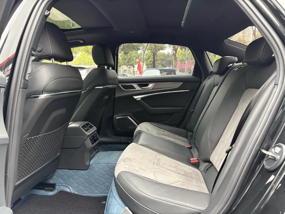 2023 Audi A6L 2.0T 245HP L4 7DCT,autocango,china used car exporter,china ev exporter,chinese used car exporter,chinese used ev exporter