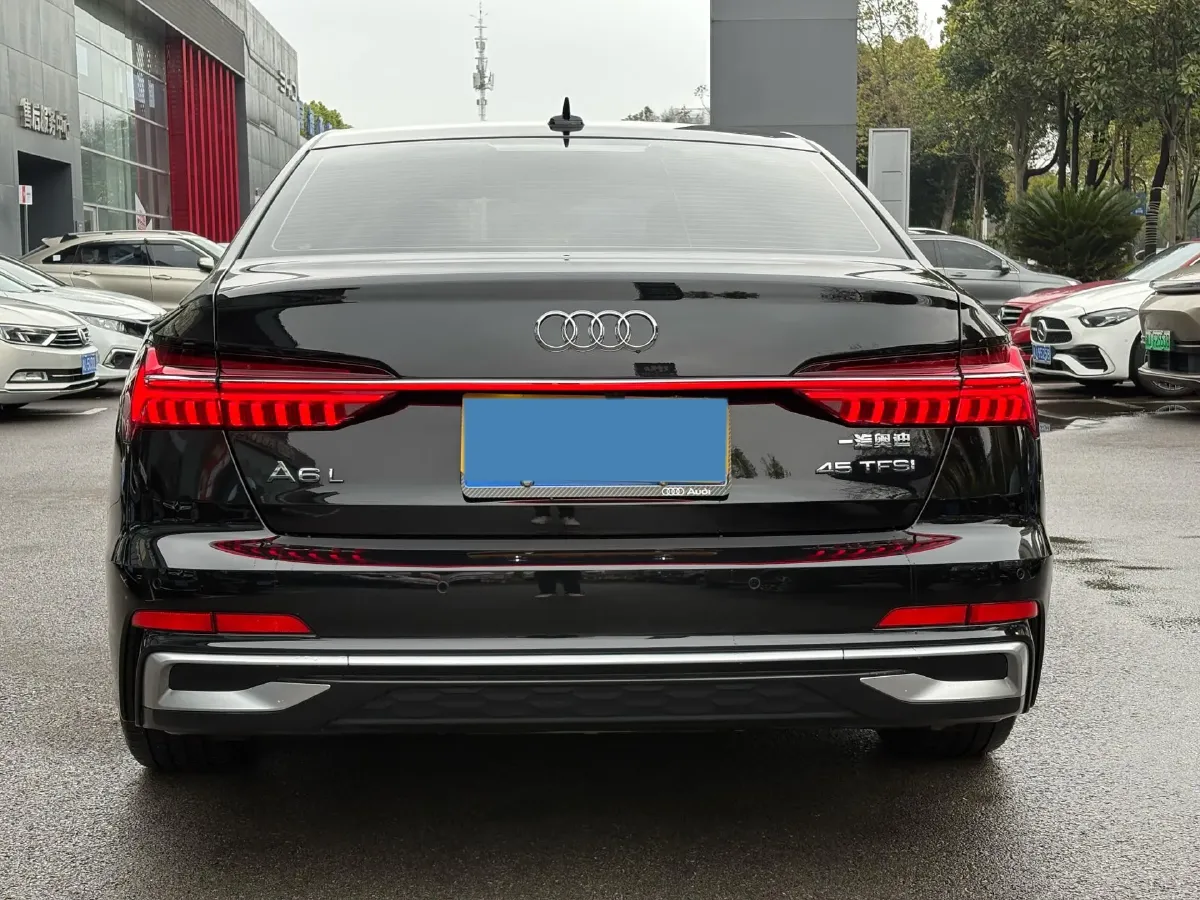 2023 Audi A6L 2.0T 245HP L4 7DCT,autocango,china used car exporter,china ev exporter,chinese used car exporter,chinese used ev exporter