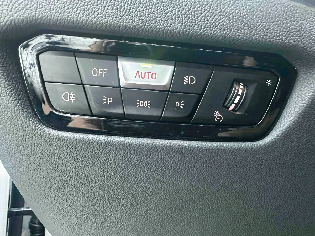 2023 BMW 3 Series 2.0T 156HP L4 8AT,autocango,china used car exporter,china ev exporter,chinese used car exporter,chinese used ev exporter