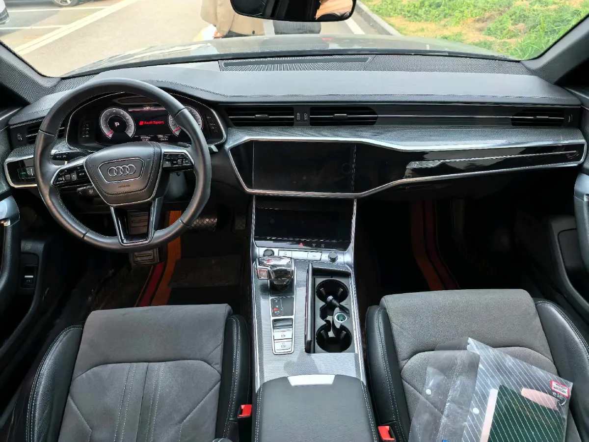 2023 Audi A6L 2.0T 245HP L4 7DCT,autocango,china used car exporter,china ev exporter,chinese used car exporter,chinese used ev exporter