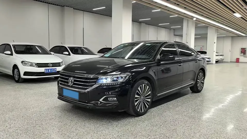 2020 Volkswagen Passat 2.0T 220HP L4 7DCT,autocango,china used car exporter,china ev exporter,chinese used car exporter,chinese used ev exporter