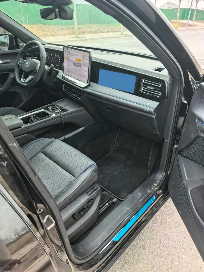 2026 Volkswagen Tiguan L 2.0T 220HP L4 7DCT,autocango,china used car exporter,china ev exporter,chinese used car exporter,chinese used ev exporter