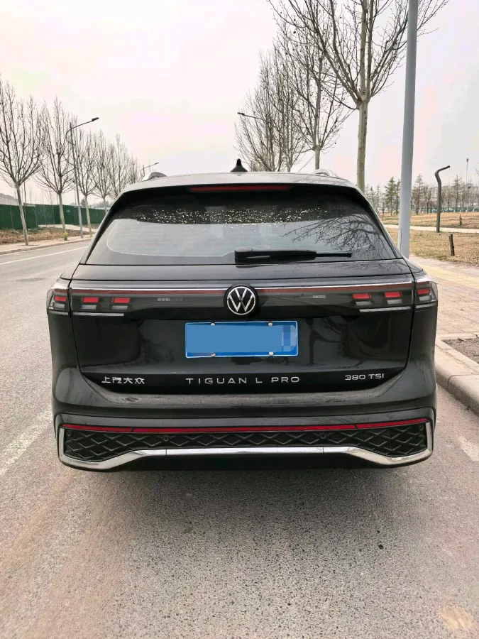 2026 Volkswagen Tiguan L 2.0T 220HP L4 7DCT,autocango,china used car exporter,china ev exporter,chinese used car exporter,chinese used ev exporter