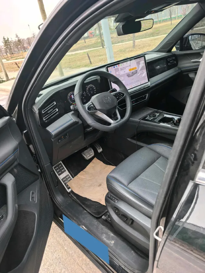 2026 Volkswagen Tiguan L 2.0T 220HP L4 7DCT,autocango,china used car exporter,china ev exporter,chinese used car exporter,chinese used ev exporter