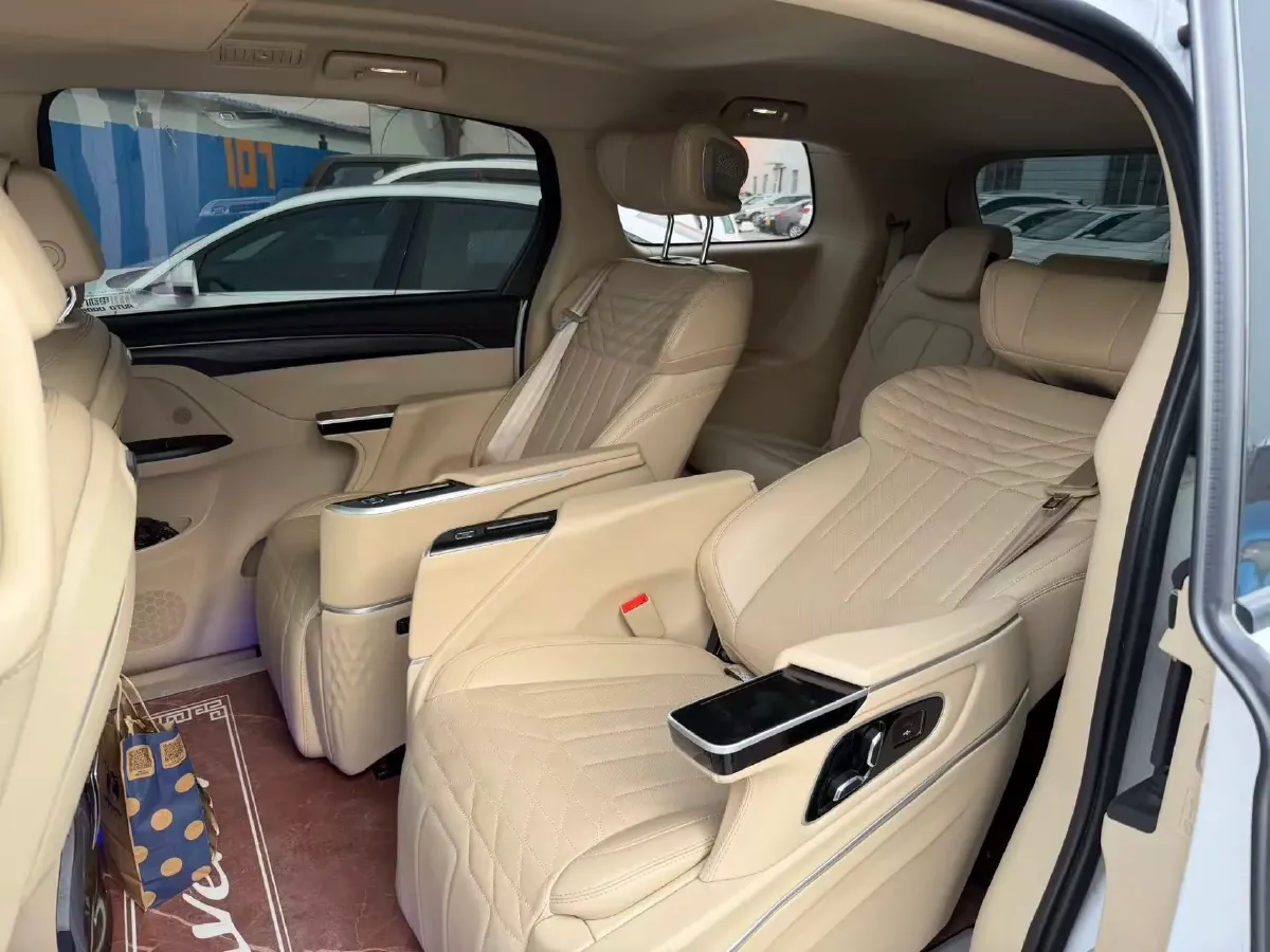 2023 Buick GL8 2.0T 237HP L4 9AT,autocango,china used car exporter,china ev exporter,chinese used car exporter,chinese used ev exporter