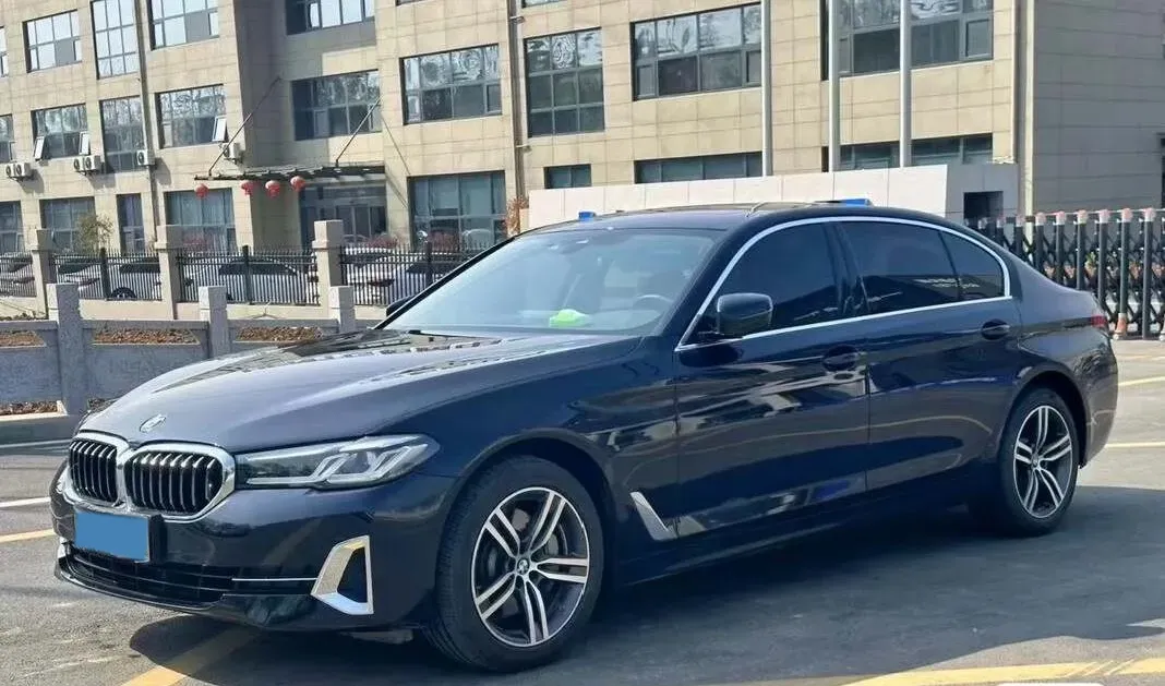2022 BMW 5 Series 2.0T 252HP L4 8AT,autocango,china used car exporter,china ev exporter,chinese used car exporter,chinese used ev exporter