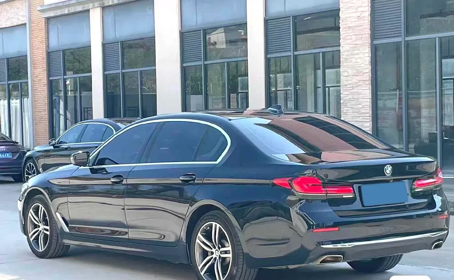 2022 BMW 5 Series 2.0T 252HP L4 8AT,autocango,china used car exporter,china ev exporter,chinese used car exporter,chinese used ev exporter