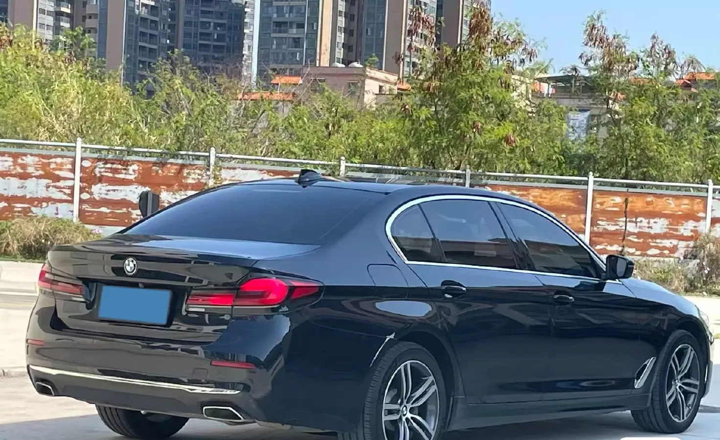 2022 BMW 5 Series 2.0T 252HP L4 8AT,autocango,china used car exporter,china ev exporter,chinese used car exporter,chinese used ev exporter