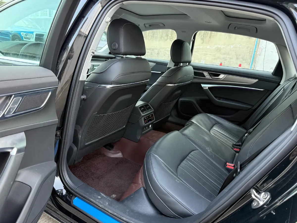 2023 Audi A6L 2.0T 245HP L4 7DCT,autocango,china used car exporter,china ev exporter,chinese used car exporter,chinese used ev exporter