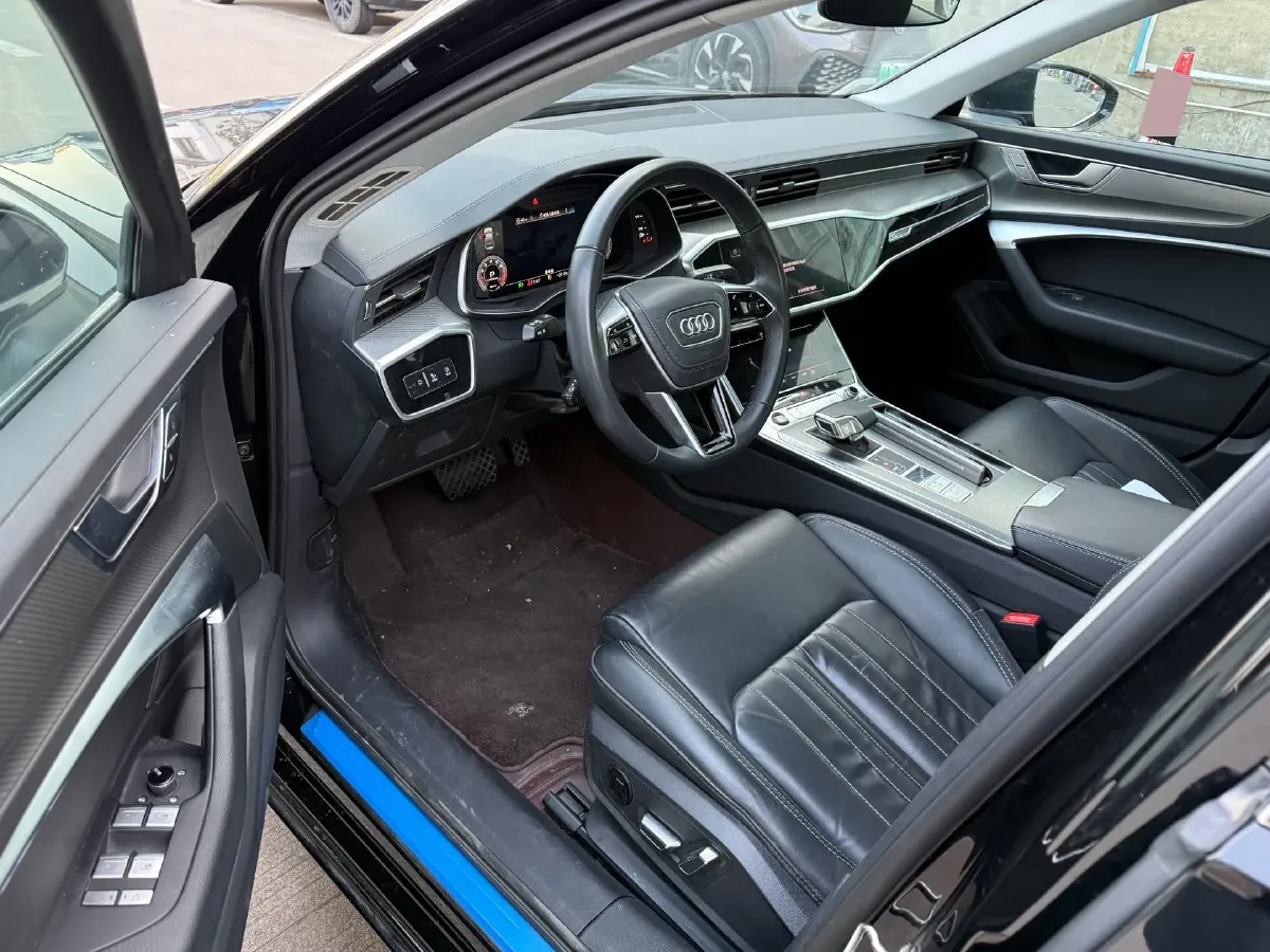 2023 Audi A6L 2.0T 245HP L4 7DCT,autocango,china used car exporter,china ev exporter,chinese used car exporter,chinese used ev exporter