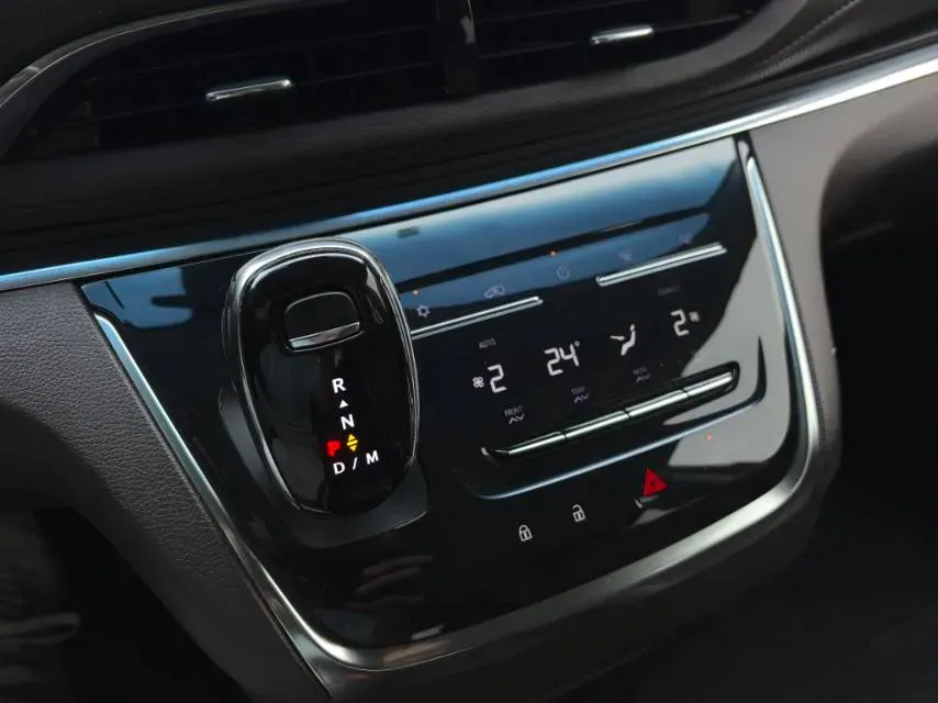 2022 Buick GL8 2.0T 237HP L4 9AT,autocango,china used car exporter,china ev exporter,chinese used car exporter,chinese used ev exporter