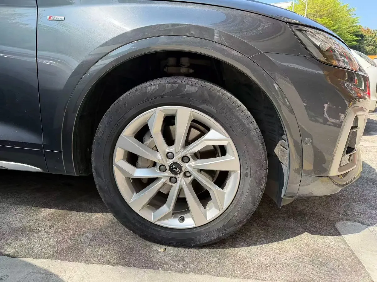 2022 Audi Q5L 2.0T 252HP L4 7DCT,autocango,china used car exporter,china ev exporter,chinese used car exporter,chinese used ev exporter