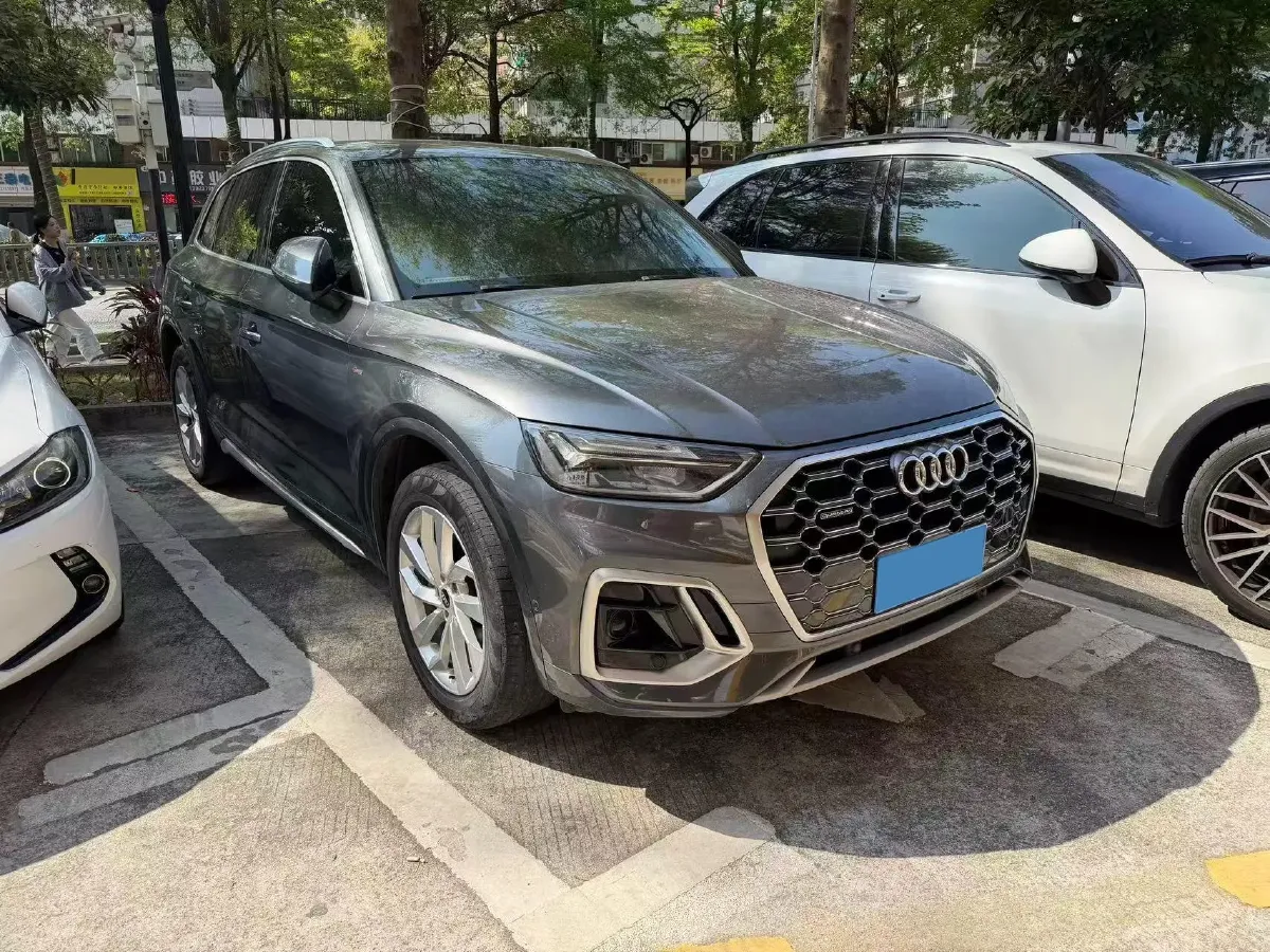 2022 Audi Q5L 2.0T 252HP L4 7DCT,autocango,china used car exporter,china ev exporter,chinese used car exporter,chinese used ev exporter
