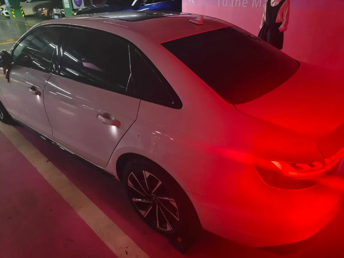 2023 Audi A4L 2.0T 190HP L4 7DCT,autocango,china used car exporter,china ev exporter,chinese used car exporter,chinese used ev exporter