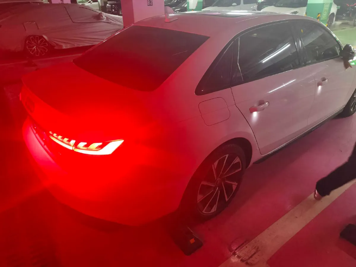 2023 Audi A4L 2.0T 190HP L4 7DCT,autocango,china used car exporter,china ev exporter,chinese used car exporter,chinese used ev exporter