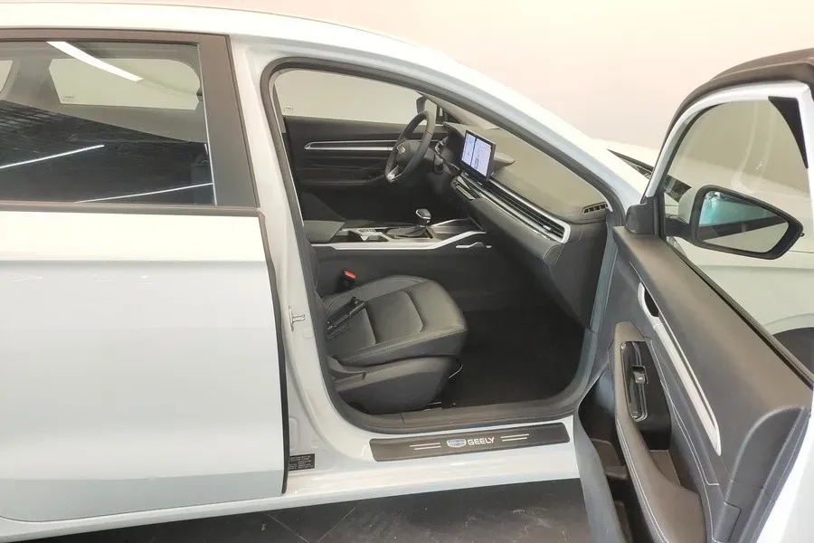 2025 Geely Emgrand 1.5L 127HP L4 CVT,autocango,china used car exporter,china ev exporter,chinese used car exporter,chinese used ev exporter