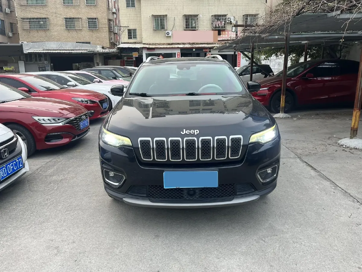 2019 Jeep Cherokee 2.0T 265HP L4 9AT,autocango,china used car exporter,china ev exporter,chinese used car exporter,chinese used ev exporter