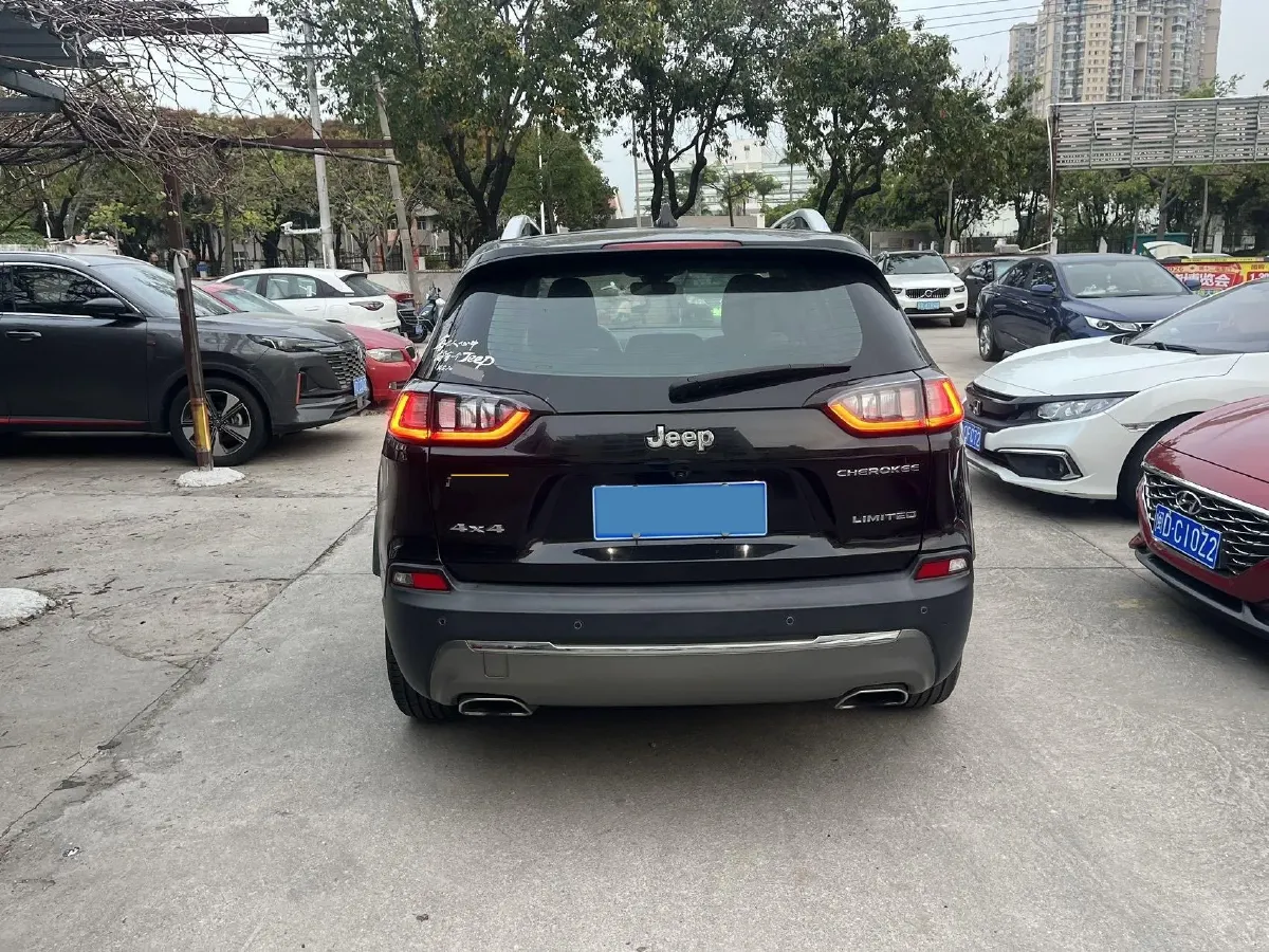 2019 Jeep Cherokee 2.0T 265HP L4 9AT,autocango,china used car exporter,china ev exporter,chinese used car exporter,chinese used ev exporter