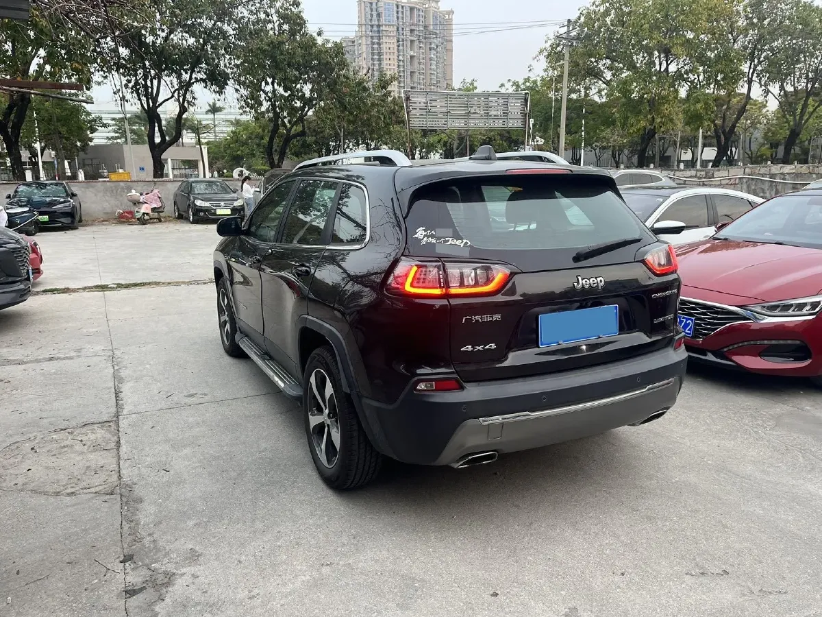 2019 Jeep Cherokee 2.0T 265HP L4 9AT,autocango,china used car exporter,china ev exporter,chinese used car exporter,chinese used ev exporter