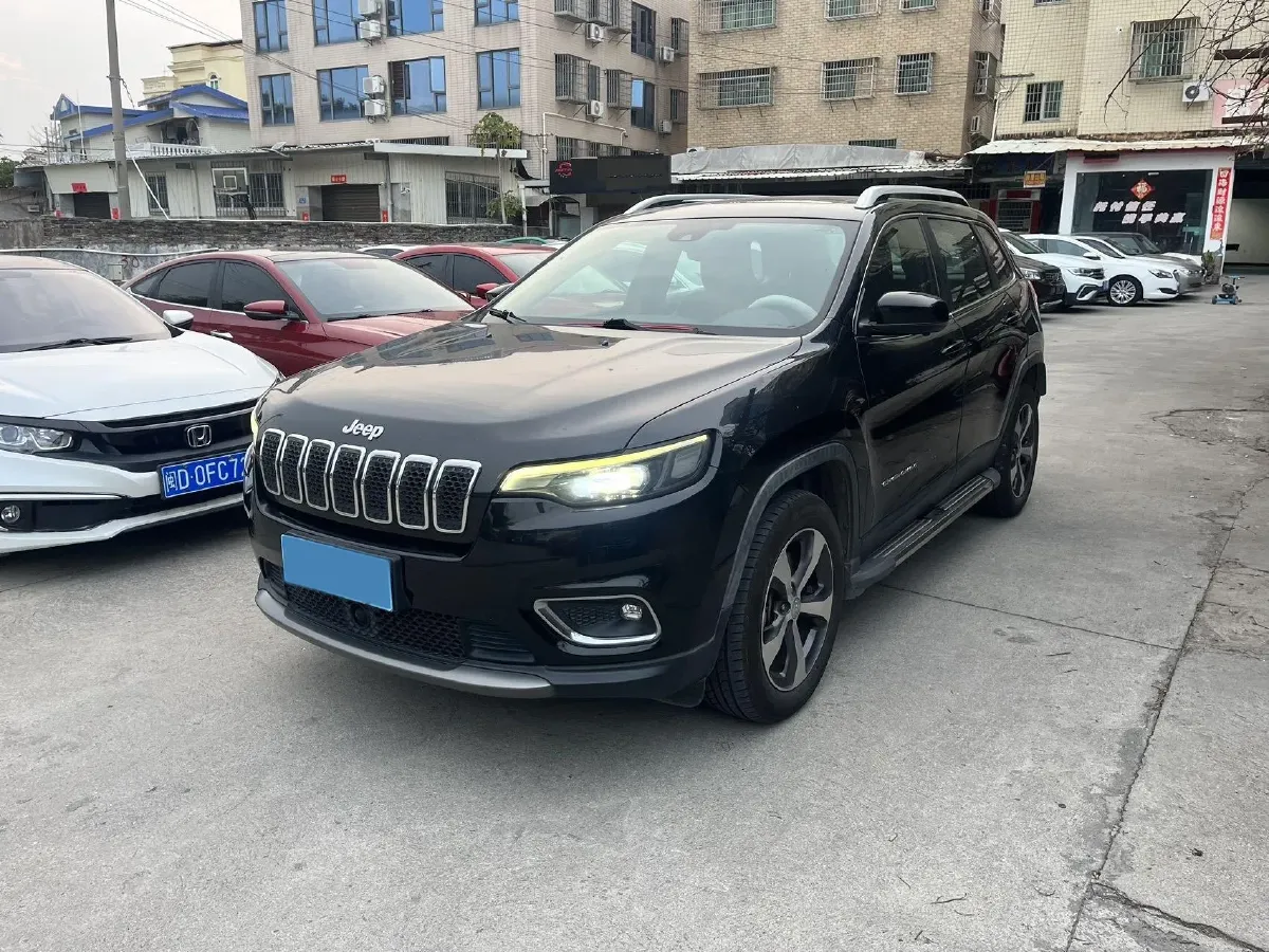 2019 Jeep Cherokee 2.0T 265HP L4 9AT,autocango,china used car exporter,china ev exporter,chinese used car exporter,chinese used ev exporter