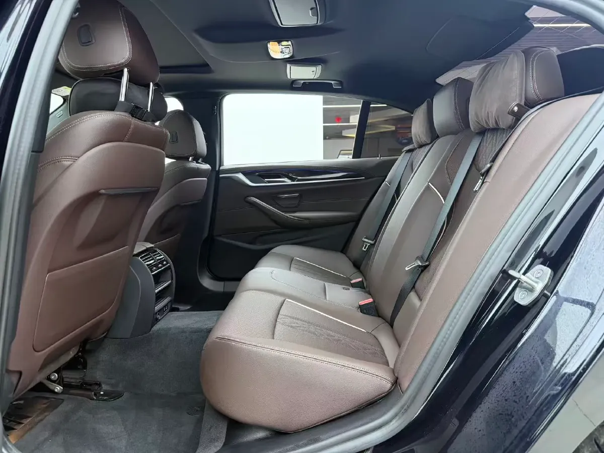 2022 BMW 5 Series 2.0T 184HP L4 8AT,autocango,china used car exporter,china ev exporter,chinese used car exporter,chinese used ev exporter