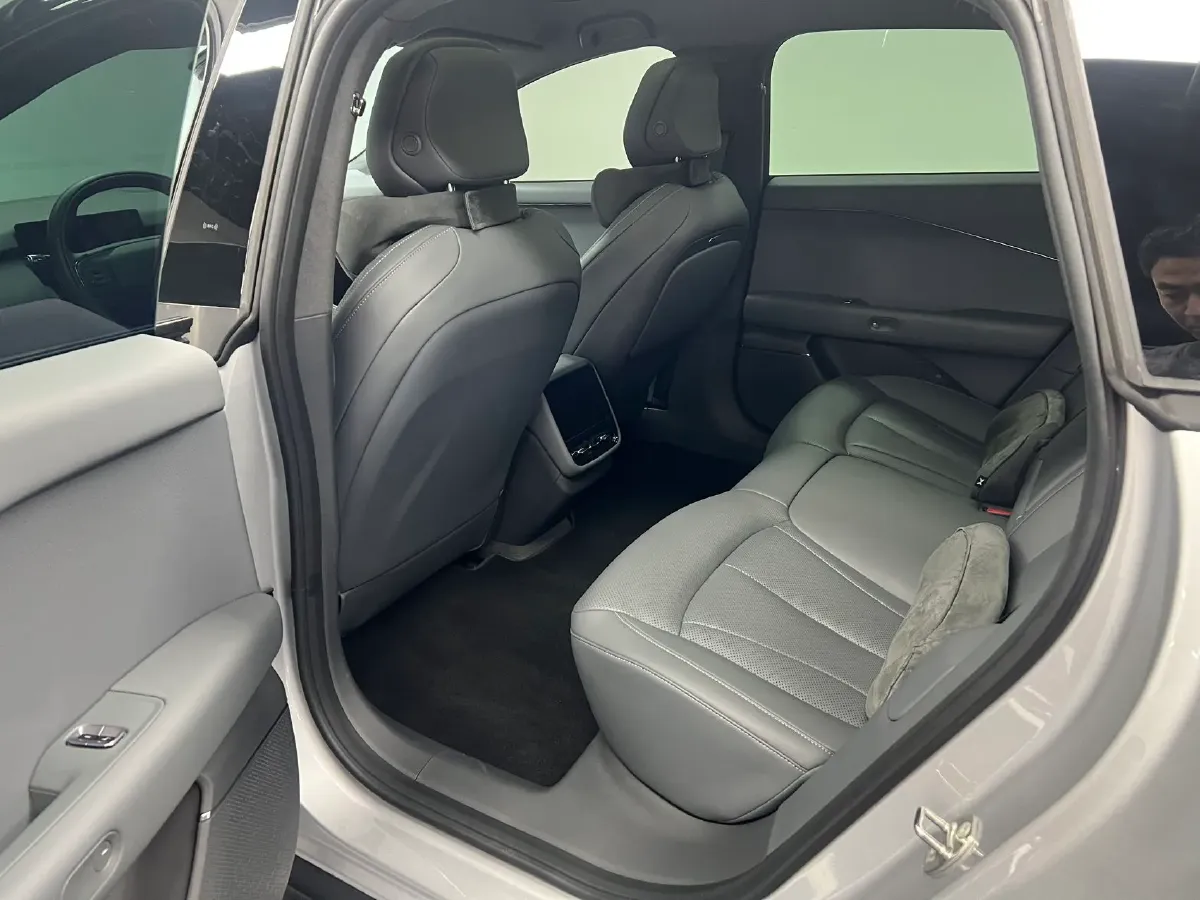 2024 Xpeng P7+ BEV 60.7KWH,autocango,china used car exporter,china ev exporter,chinese used car exporter,chinese used ev exporter