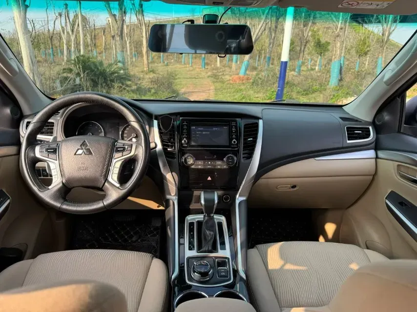 2019 Mitsubishi Pajero 3.0L 209HP V6 8AT,autocango,china used car exporter,china ev exporter,chinese used car exporter,chinese used ev exporter