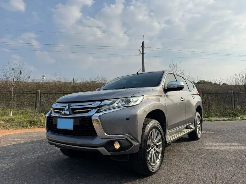 2019 Mitsubishi Pajero 3.0L 209HP V6 8AT,autocango,china used car exporter,china ev exporter,chinese used car exporter,chinese used ev exporter