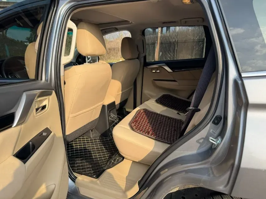 2019 Mitsubishi Pajero 3.0L 209HP V6 8AT,autocango,china used car exporter,china ev exporter,chinese used car exporter,chinese used ev exporter