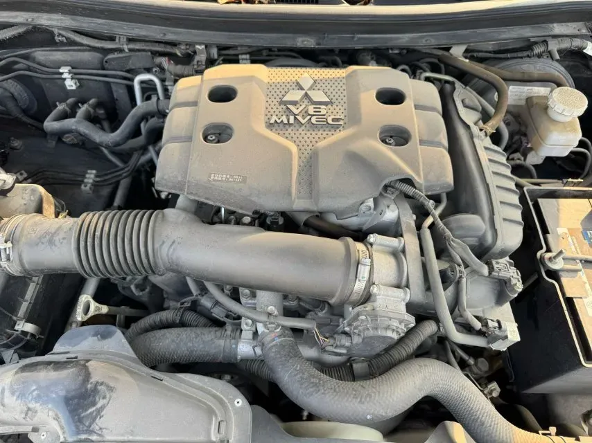 2019 Mitsubishi Pajero 3.0L 209HP V6 8AT,autocango,china used car exporter,china ev exporter,chinese used car exporter,chinese used ev exporter