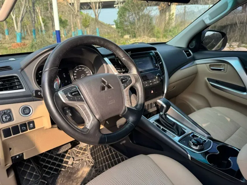 2019 Mitsubishi Pajero 3.0L 209HP V6 8AT,autocango,china used car exporter,china ev exporter,chinese used car exporter,chinese used ev exporter