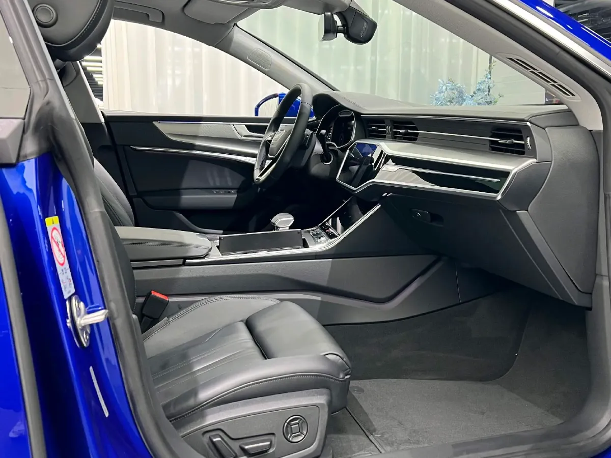 2022 Audi A7 2.0T 245HP L4 7DCT,autocango,china used car exporter,china ev exporter,chinese used car exporter,chinese used ev exporter